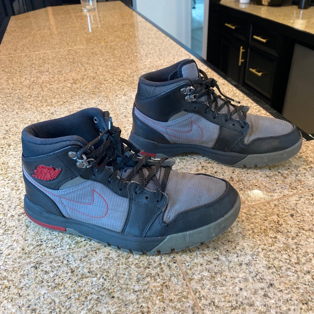Rare Jordan 1 Trek - Grey